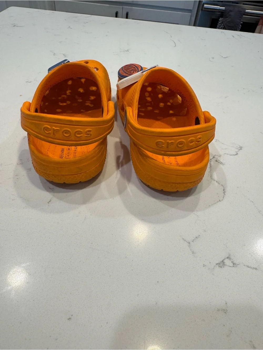 Crocs Classic Clogs Slip On Water Shoes ORANGE ZING with NY Knicks Charms C9